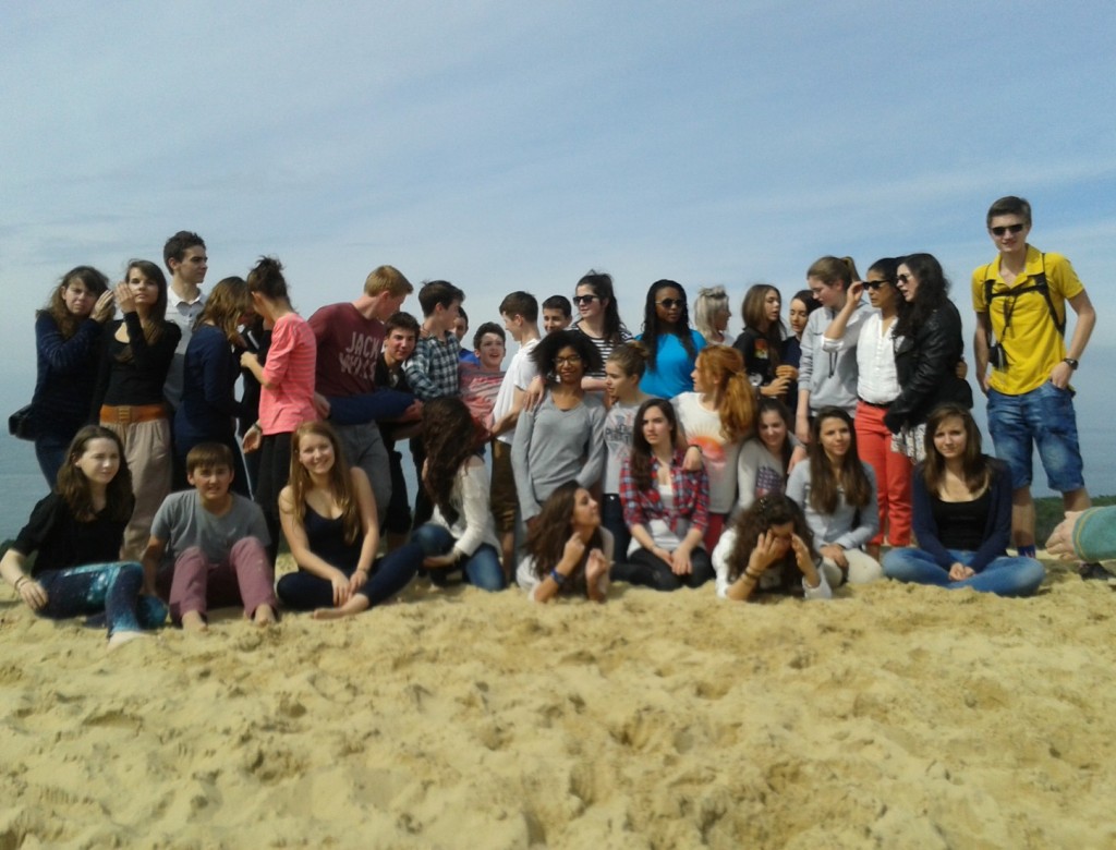 Dune du Pyla mars 2013 Les élèves du collège Capeyron avec leurs correspondants de la Woodhouse Grove School. Dune du Pyla, mars 2013.